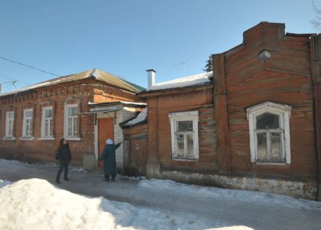 Жители дома № 54 на Энгельса уверяют, что их дом может простоять ещё 300 лет, а расселить их хотят из-за куска земли