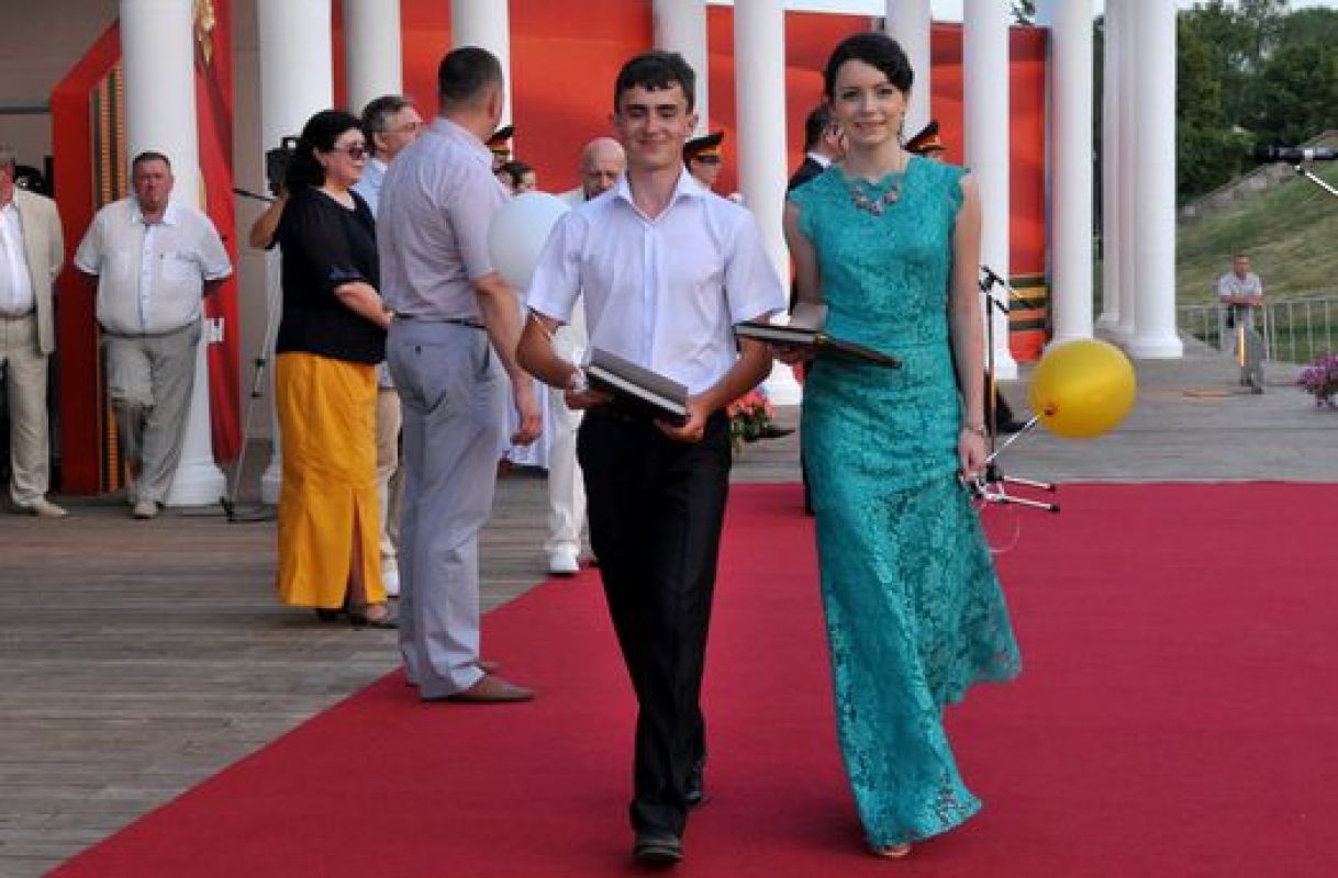 Лучших выпускников Тамбовщины чествовали на площади Музыки