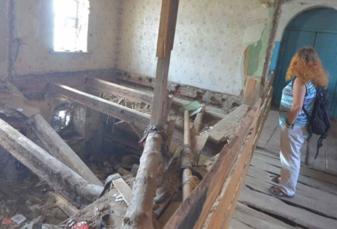 Жителям дома, для того чтобы увидеть собственный подвал, достаточно просто выйти из квартиры