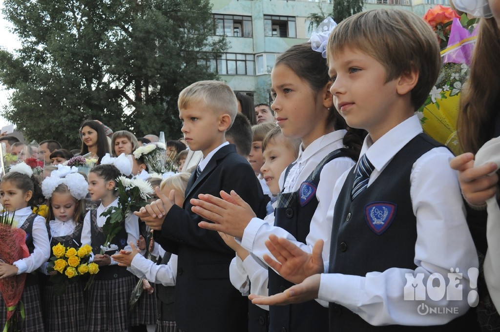 Тысяч школьников