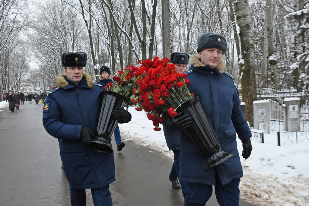 Прощание с летчиками сегодня. Похороны в Ульяновске на аллее героев.
