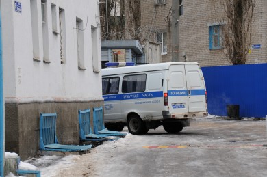 Возле автоцентра в Советском районе грабители избили мужчину