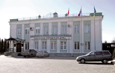Депутаты и чиновники выписали себе премии на сотни тысяч рублей