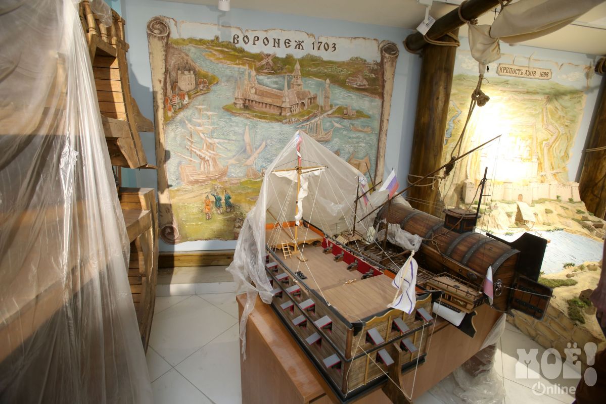 Музей корабль петра 1 в воронеже. Петровские корабли экскурсия воронеж. Музей петровский корабли воронеж. Адмиралтейский зал в музее петровские корабли. Музей петра 1 в воронеже.
