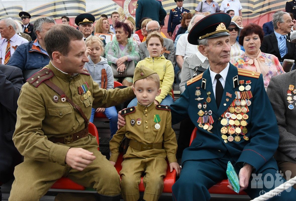 Картинка с дедом на парад