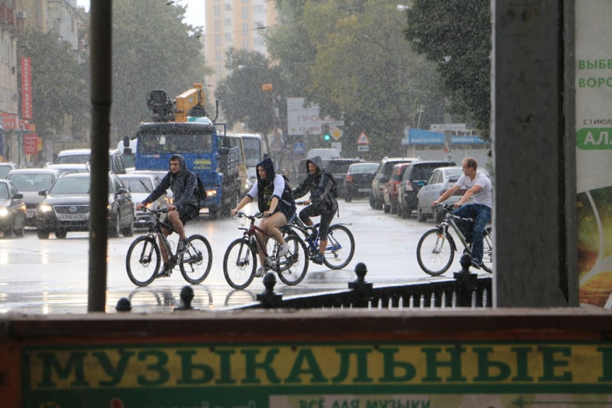 Погода резко испортится. Циклон Воронеж. Вот погода и испортилась. Фото погода где в Воронеже 102°.