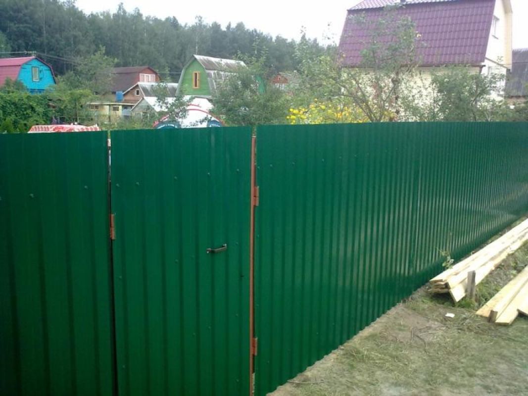 Металлические заборы для дачи