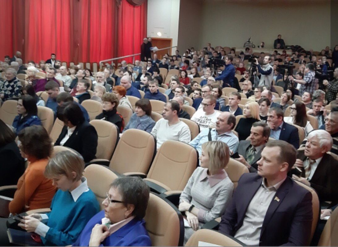 После публичных слушаний по изменениям Устава Липецка люди накинулись на депутата