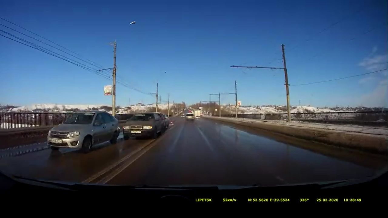 В Липецке на Октябрьском мосту столкнулись пять машин