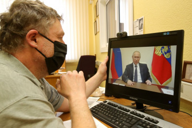 Путин предложил выдать малому и среднему бизнесу деньги на зарплаты