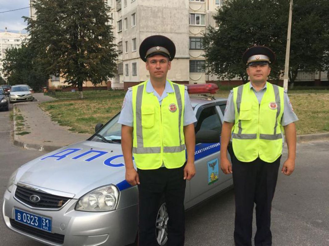 В Белгороде полицейские помогли водителю скорой отвезти в больницу роженицу